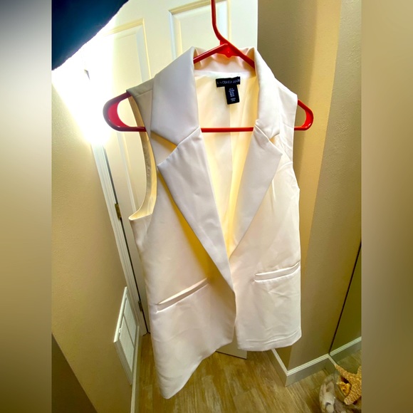 Sincerely Jules, medium, white - Picture 1 of 4